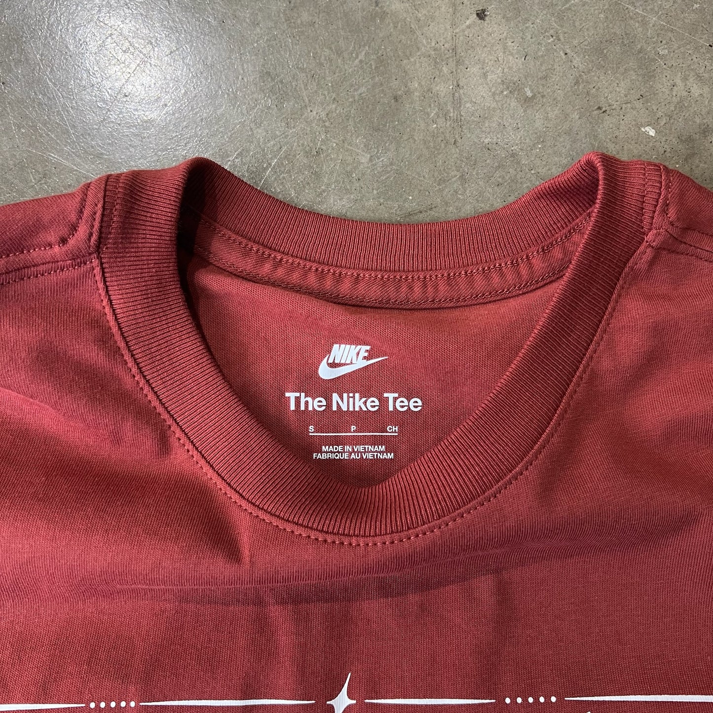 Small - Nike Familia T-shirt