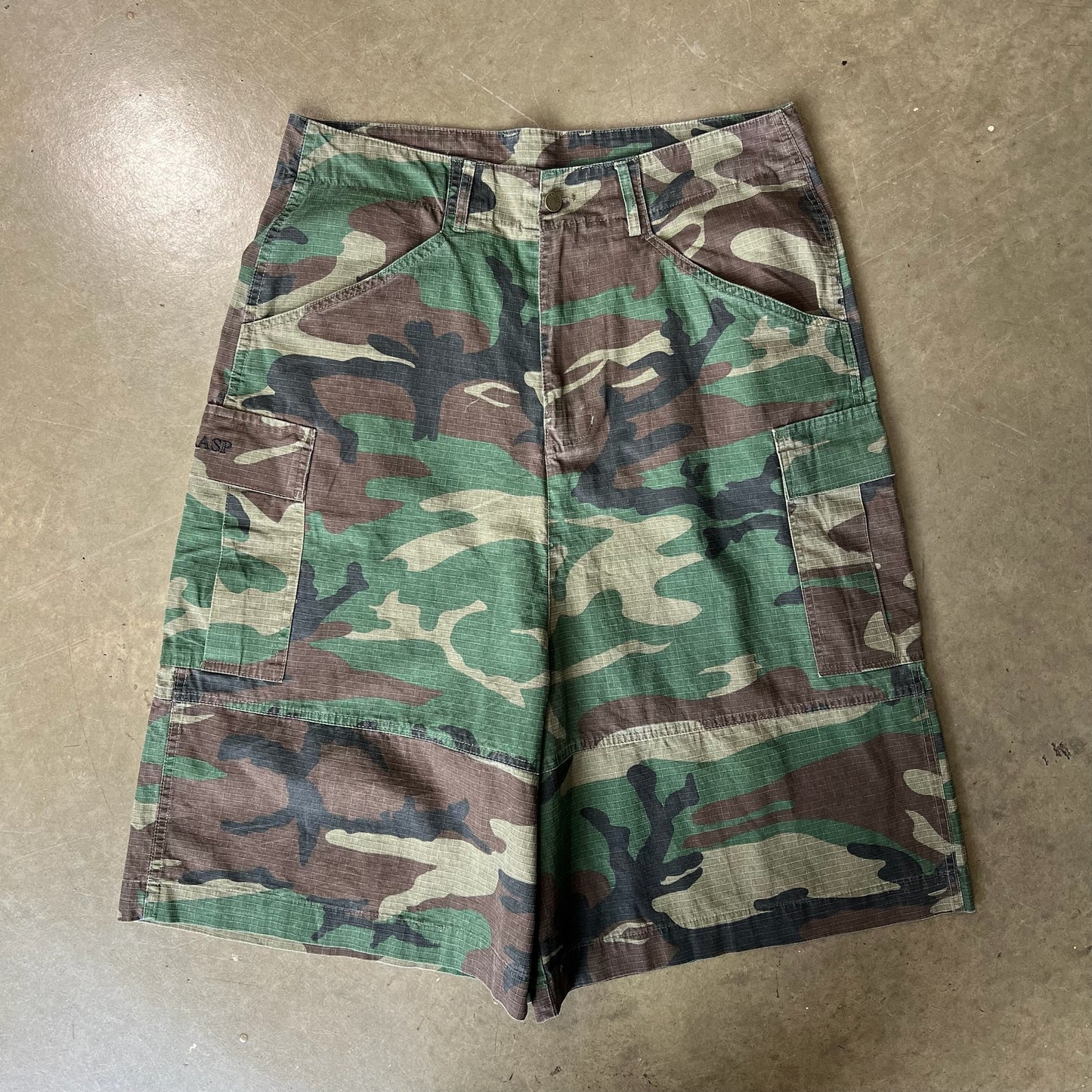 MEDIUM - Raspberry Hills Camo Jorts (Used)
