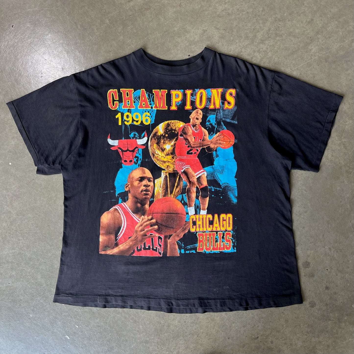 2XL - Vintage Bulls Tee