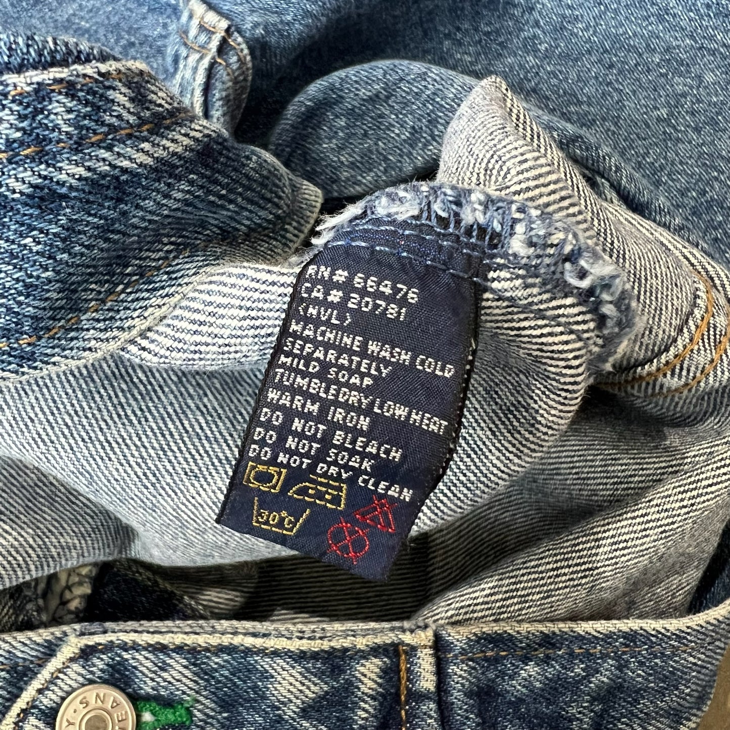 MEDIUM - Vintage Tommy Hilfiger Jacket
