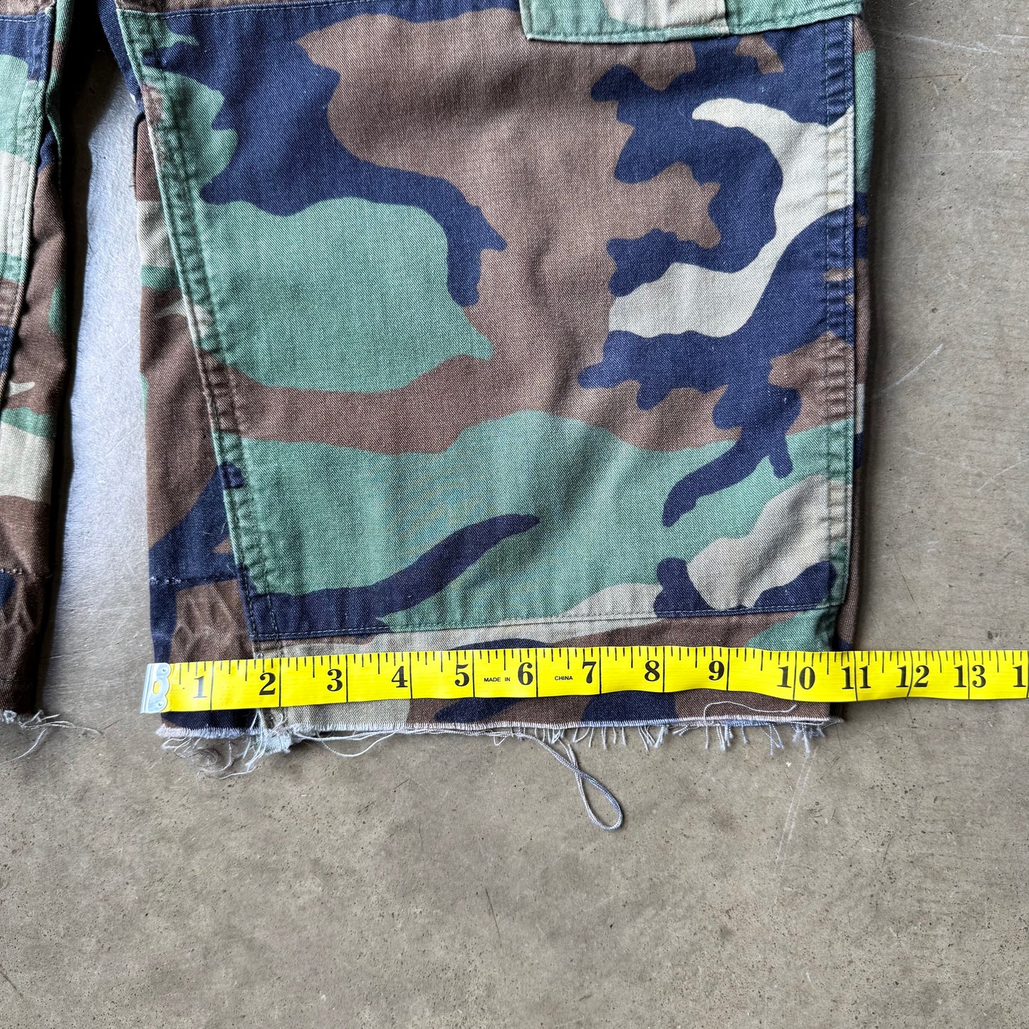 Size 38x20 Vintage Camo Long Short