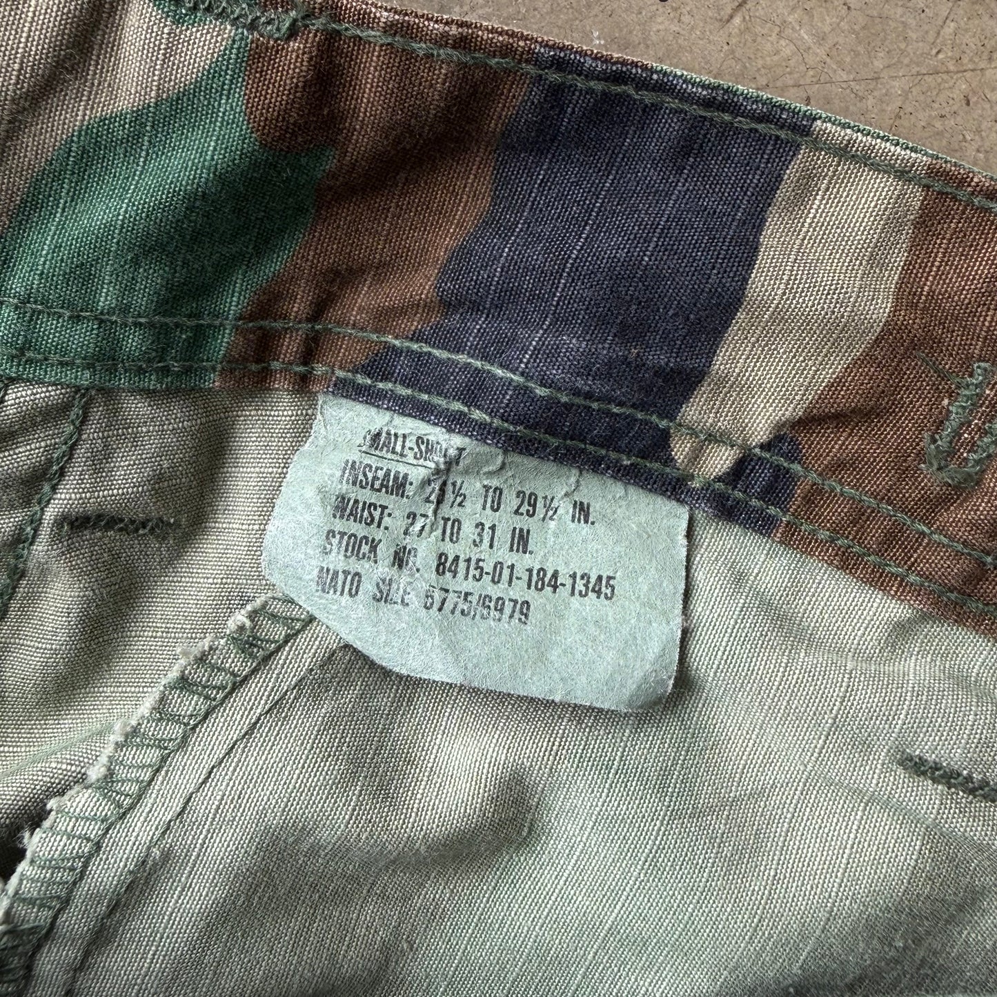 Size 30x19 Vintage Camo Long Short