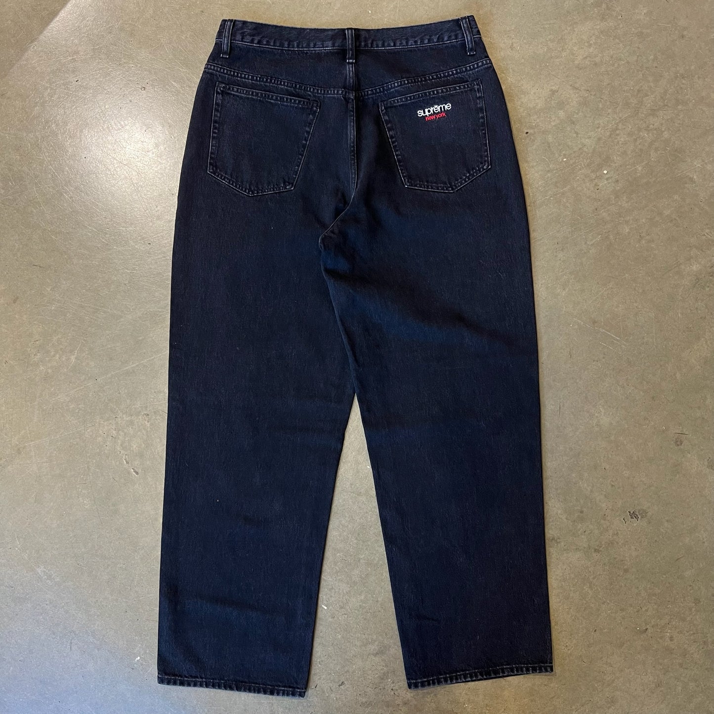 SIZE 32 - Supreme Baggy Denim Pants (Used)