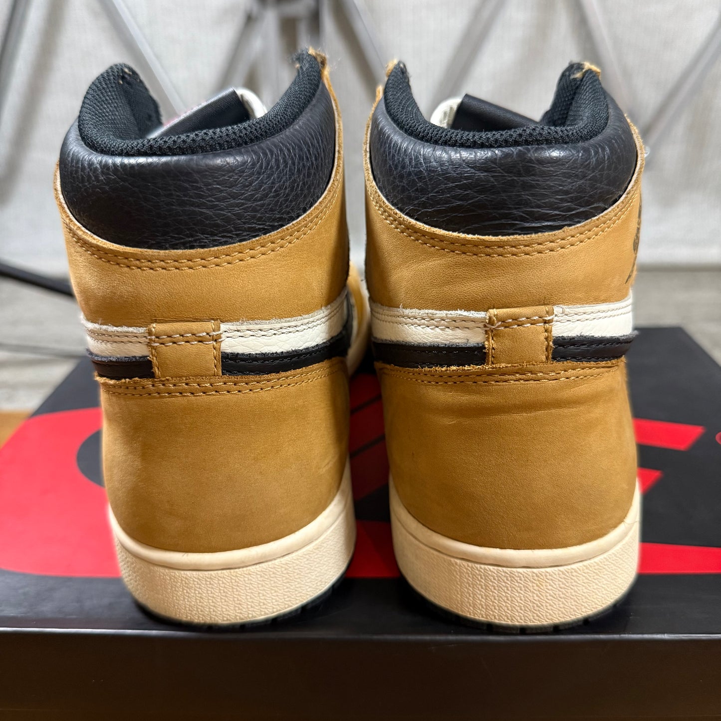 SIZE 10.5 - Jordan 1 Retro High OG 'Rookie of the Year' (Used)
