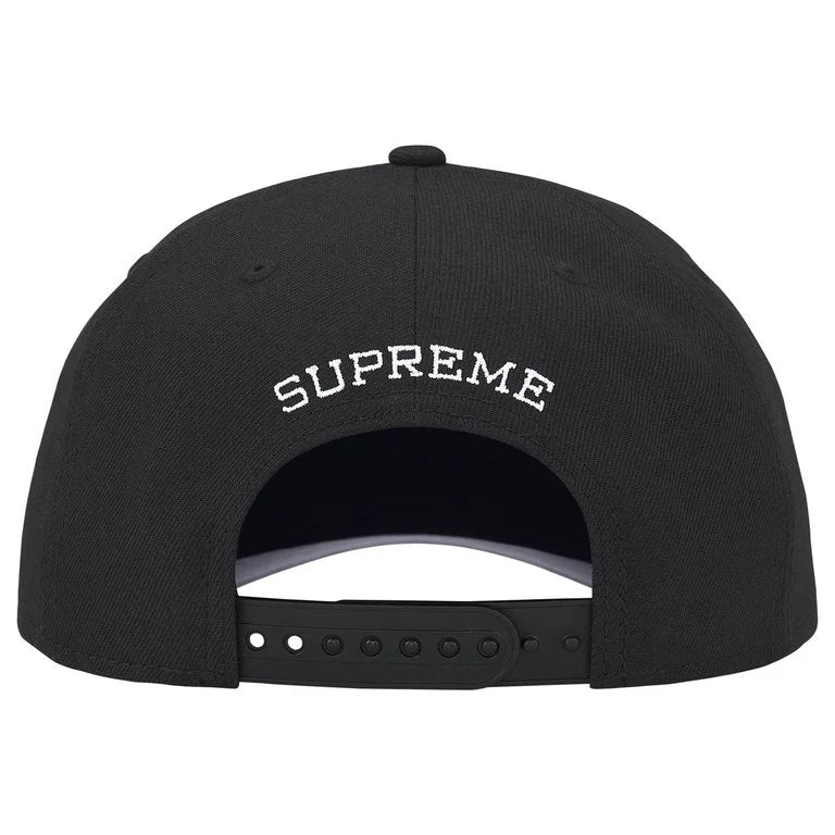 Supreme Gothic Outline Adjustable New Era® 'Black'