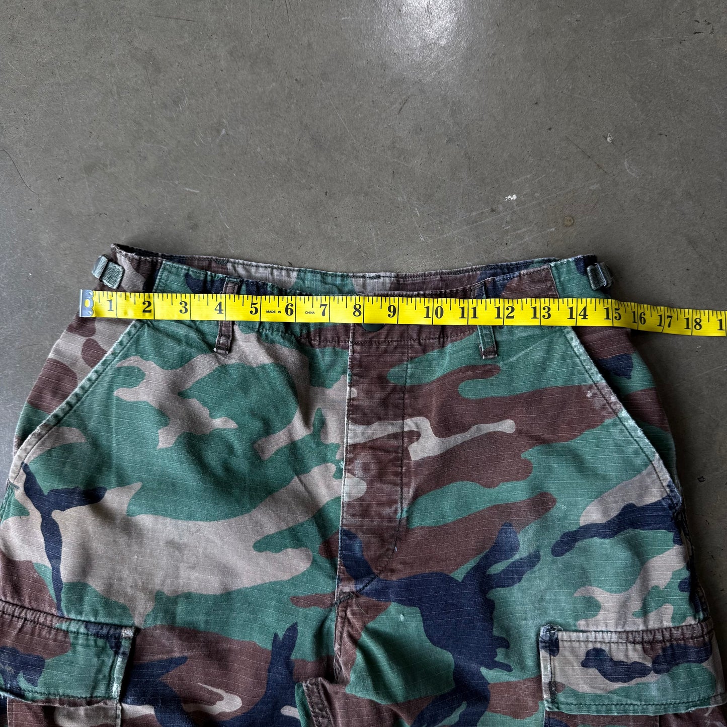 Size 30x30 - Vintage Camo Cargo Pants