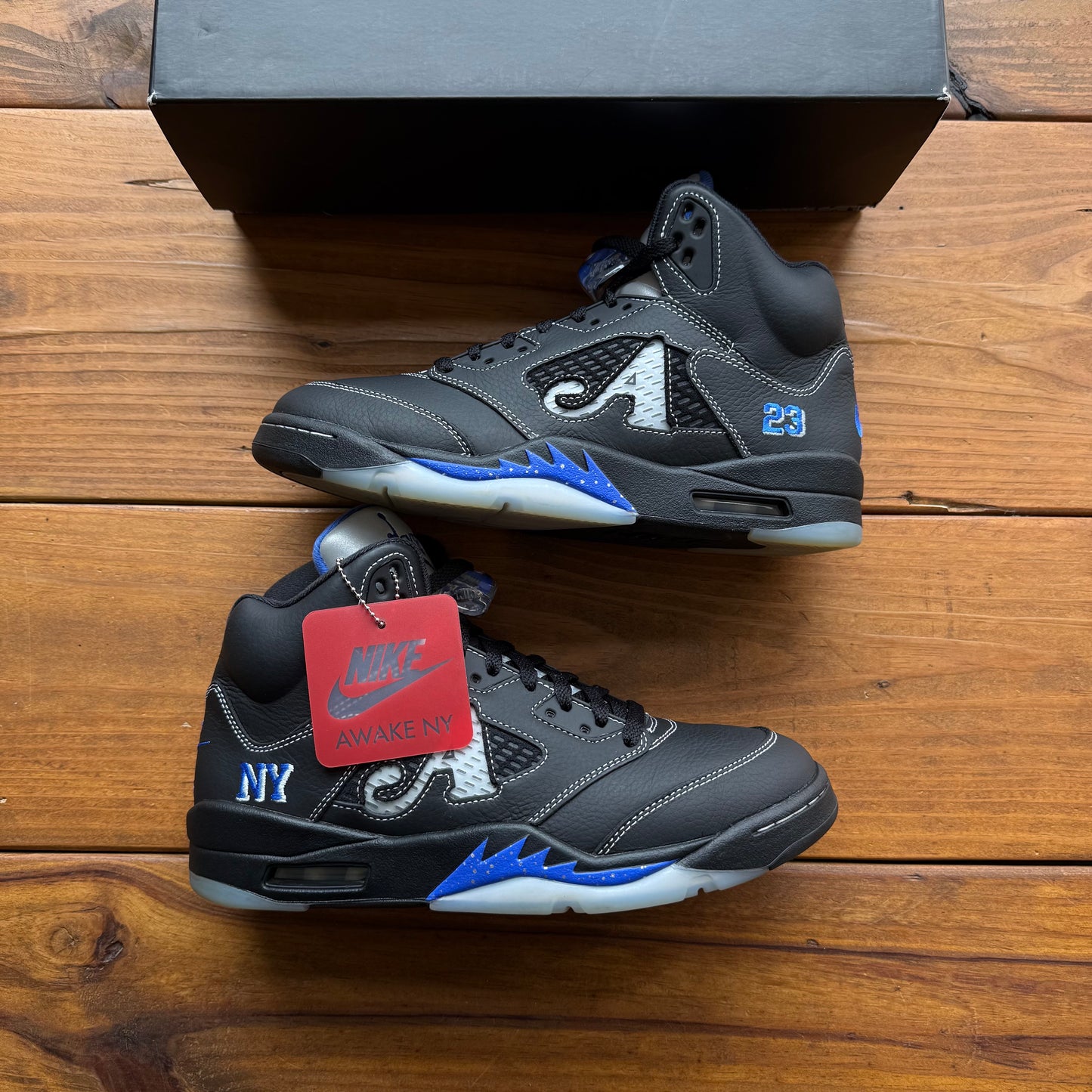 Größe 44 - Awake NY x Jordan 5 Retro 'Boro - Racer Blue' (gebraucht)