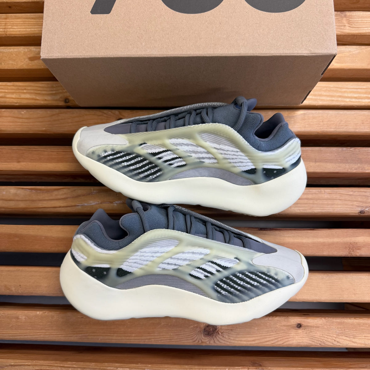 Size 9 - Men's Yeezy 700 V3 'Fade Salt' (Used)