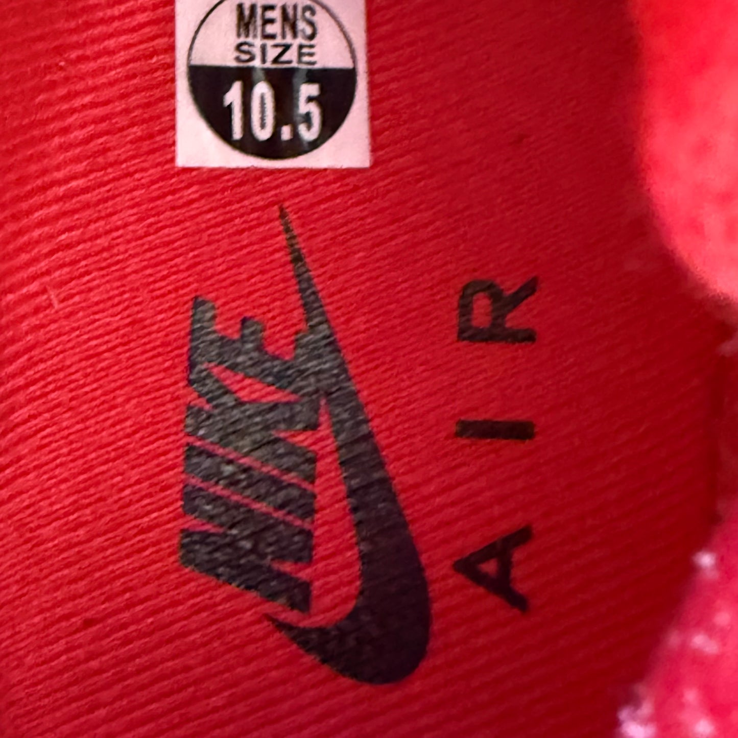 Größe 44.5 – Jordan 5 Retro 'Fire Red' 2025 (Gebraucht)