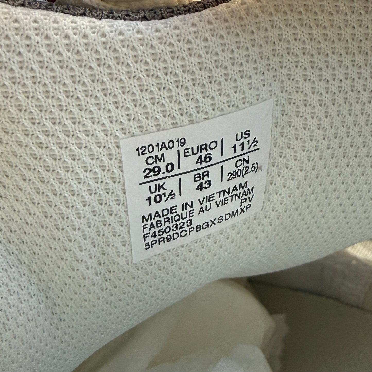 Talla 11.5 - Gel Kayano 14 'Silver Cream' (Usado)