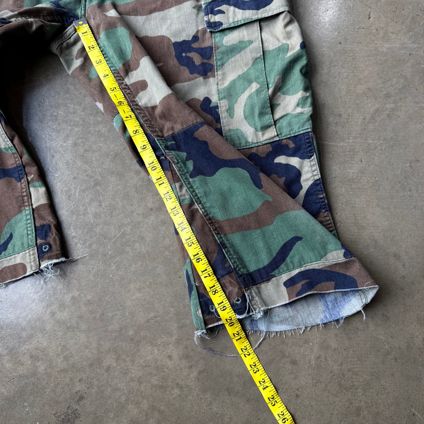 Size 38x20 Vintage Camo Long Short