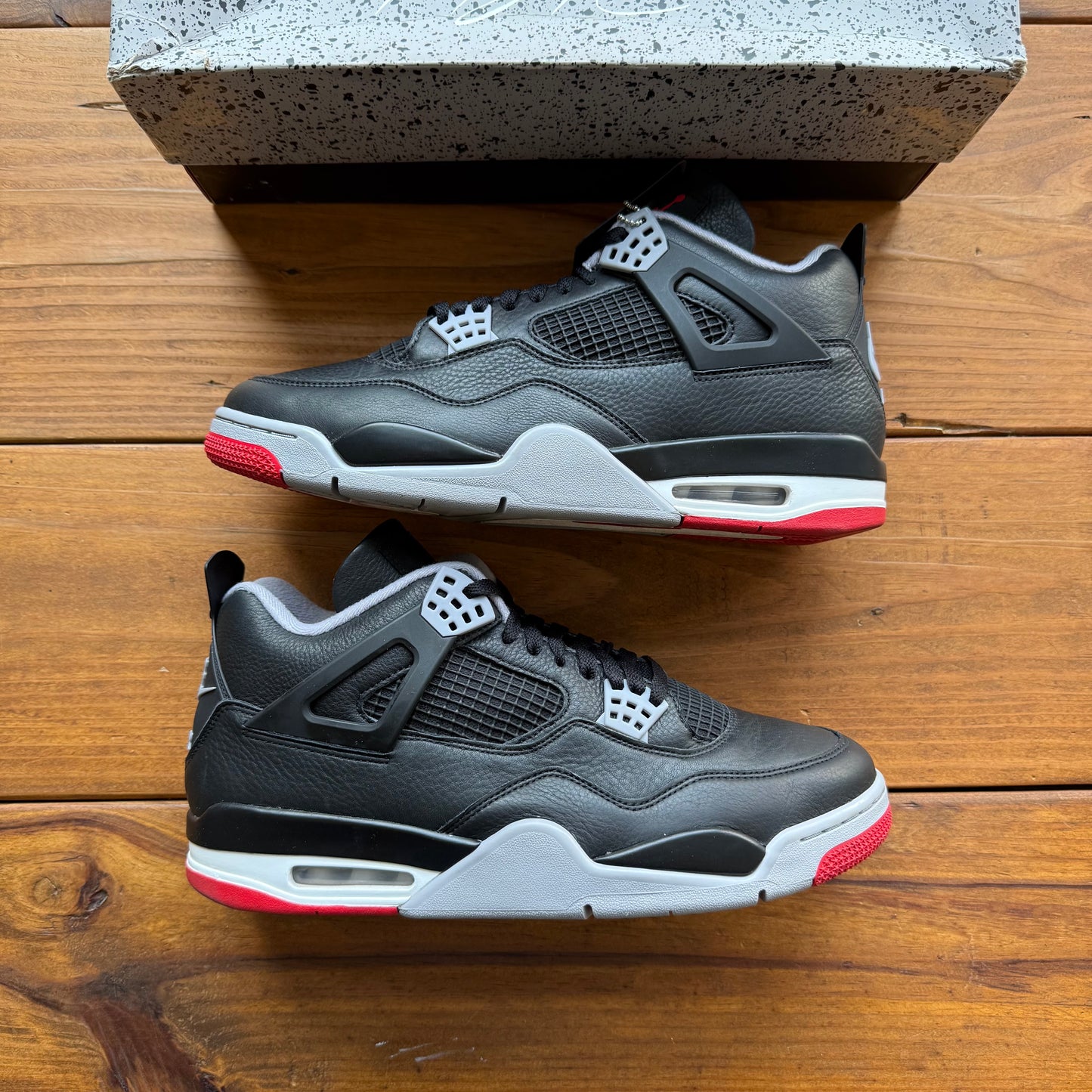 Größe 46 - Jordan 4 Retro 'Bred Reimagined' (Gebraucht)