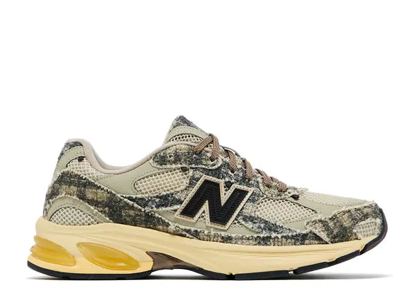 Size 9 - New Balance Joe Freshgoods x 2010 'Bag Lady' (Used)