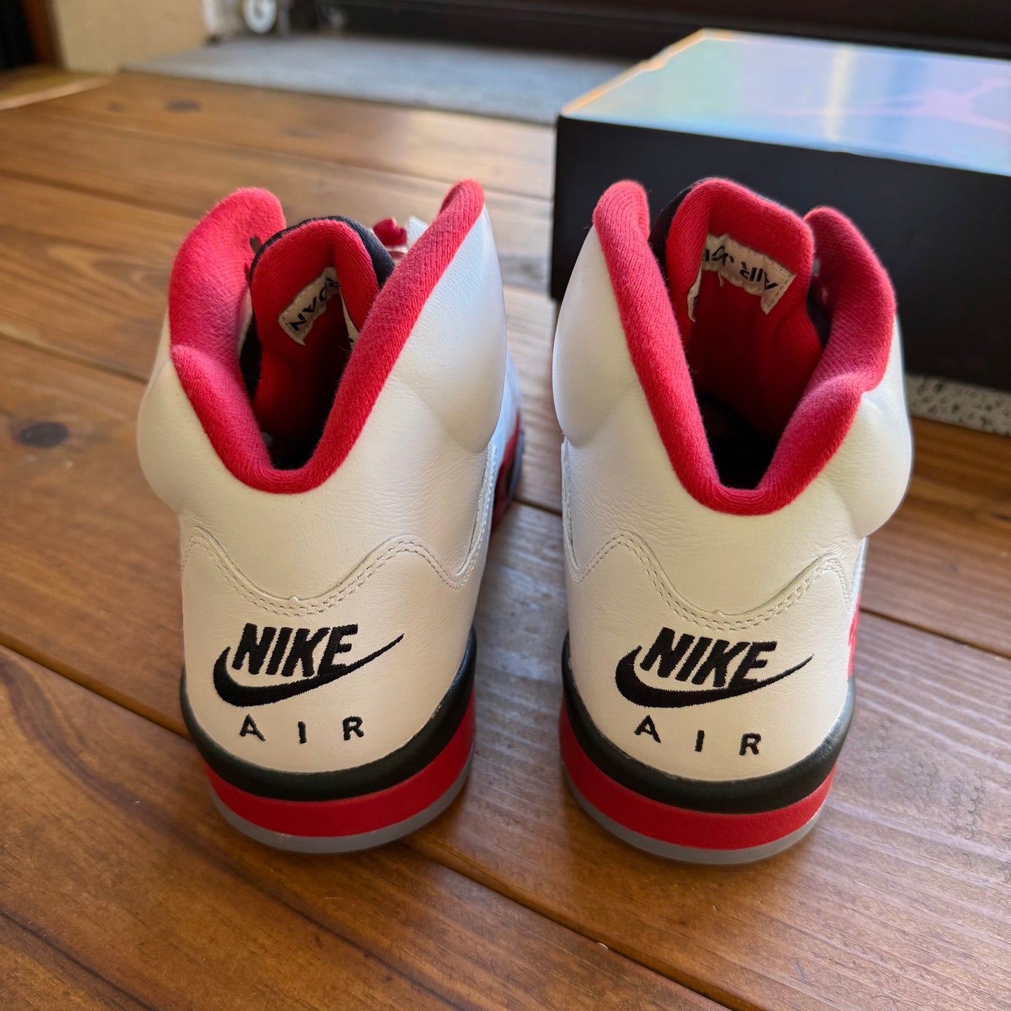 Größe 11.5 - Jordan 5 Retro 'Fire Red' 2025 (Gebraucht)