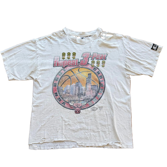 Groß – Vintage Chicago Bulls 3-Peat T-Shirt (stark abgenutzt)