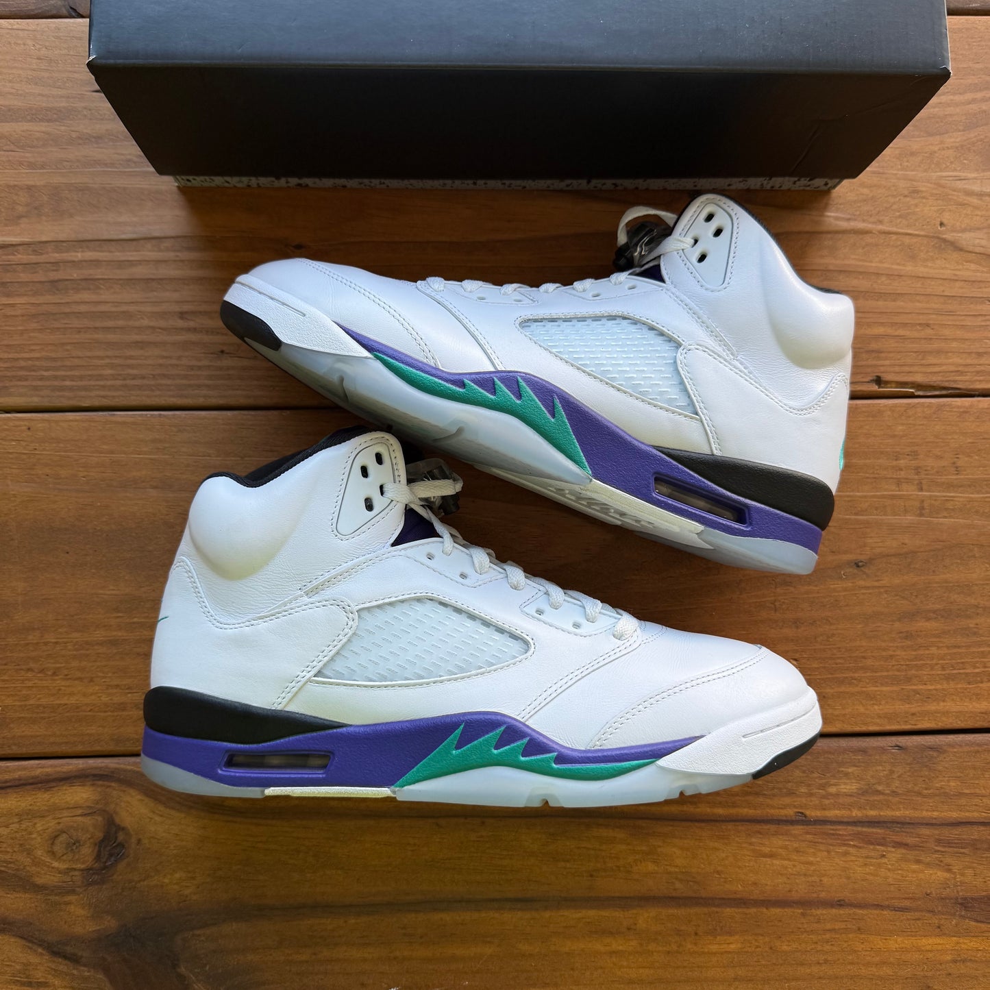 Talla 11.5 - Jordan 5 Retro 'Grape' 2025 (Usado)