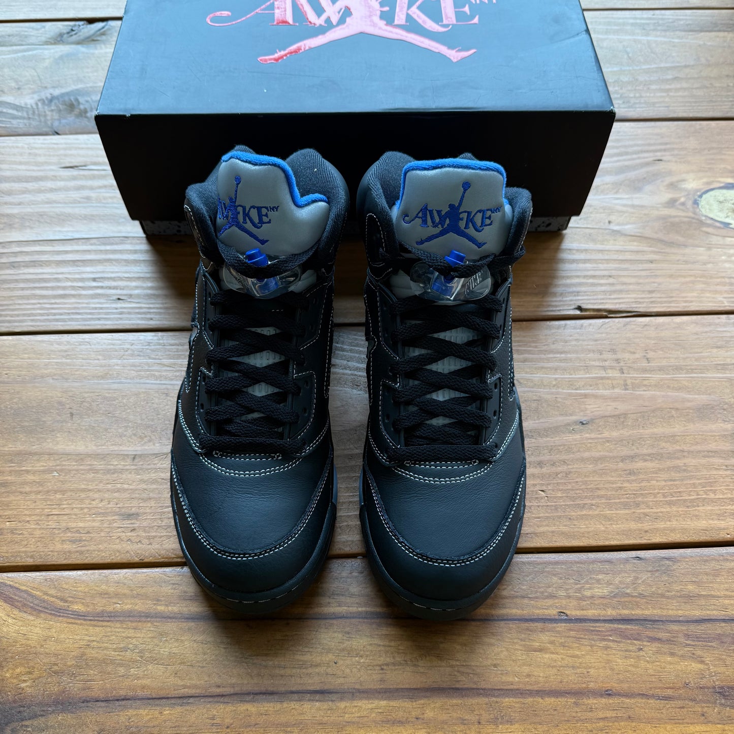 Talla 8.5 - Awake NY x Jordan 5 Retro 'Boro - Racer Blue' (Usado)