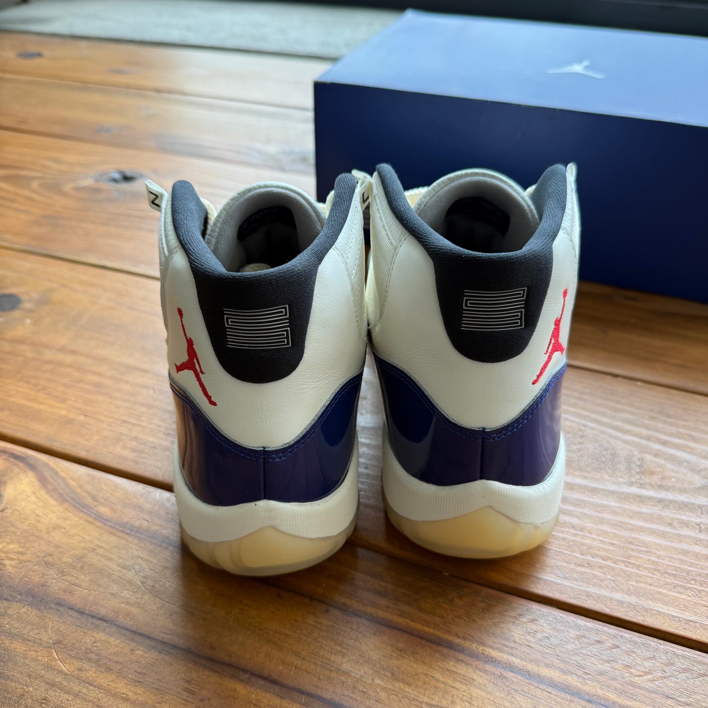 Talla 10.5 - Jordan 11 Retro 'Rare Air' (Usado)