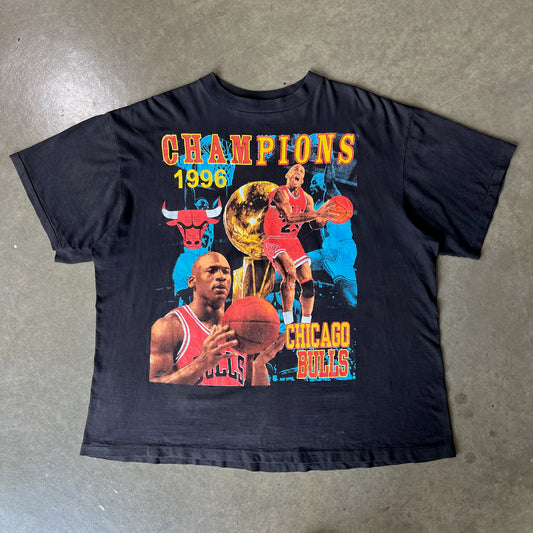 2XL - Vintage Bulls Tee