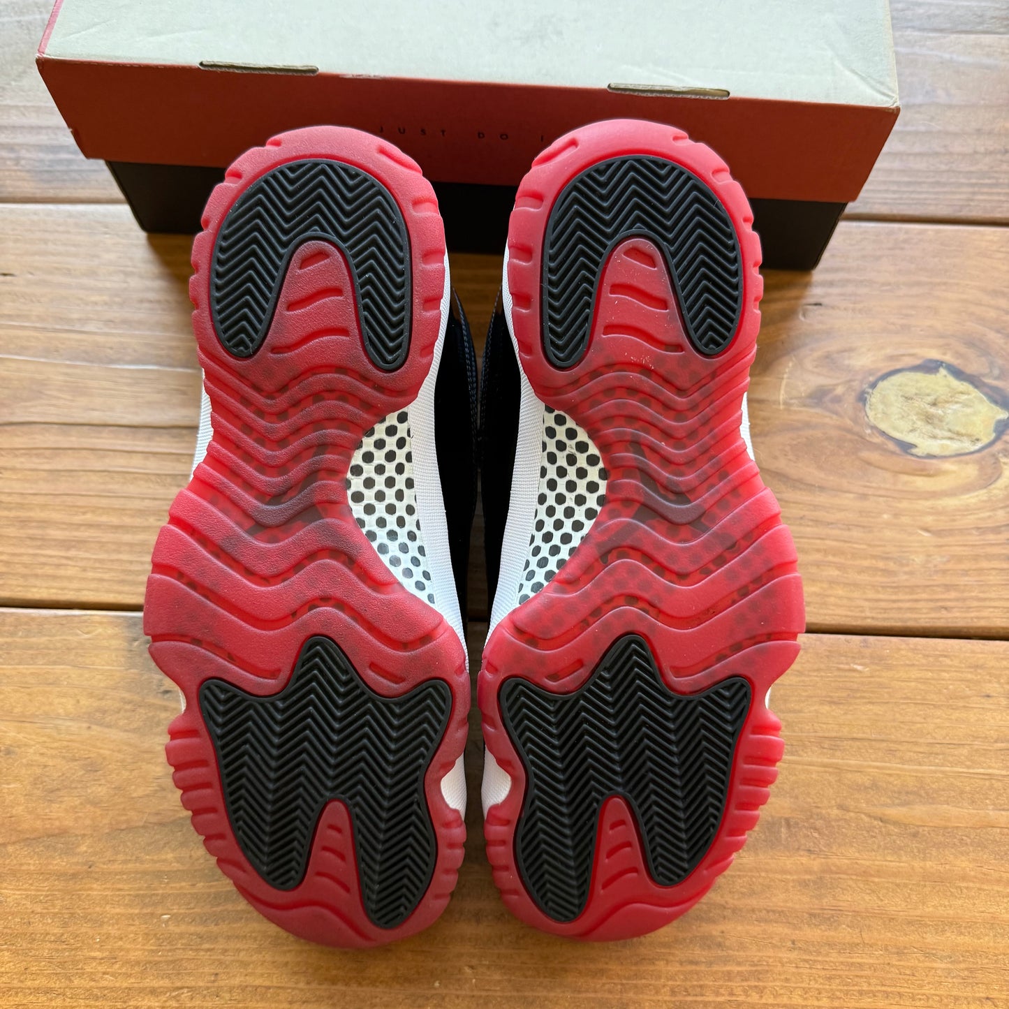 Size 10 - Jordan 11 Retro 'Bred' 2019 (Used)