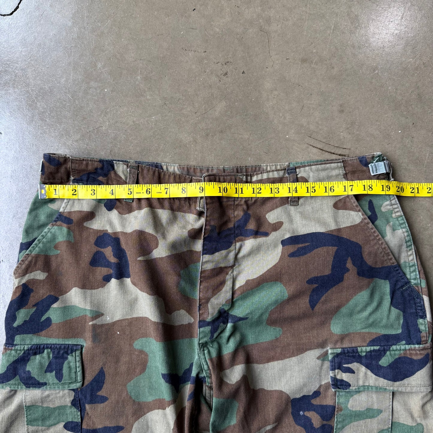 Size 38x20 Vintage Camo Long Short