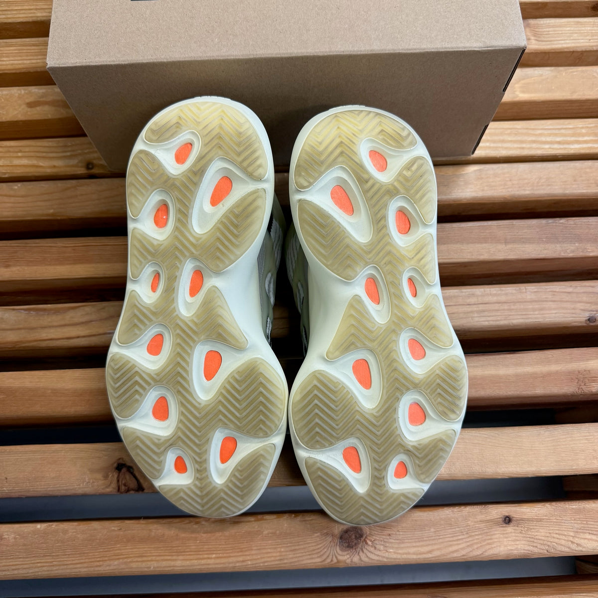 Size 9 - Men's Yeezy 700 V3 'Fade Salt' (Used)