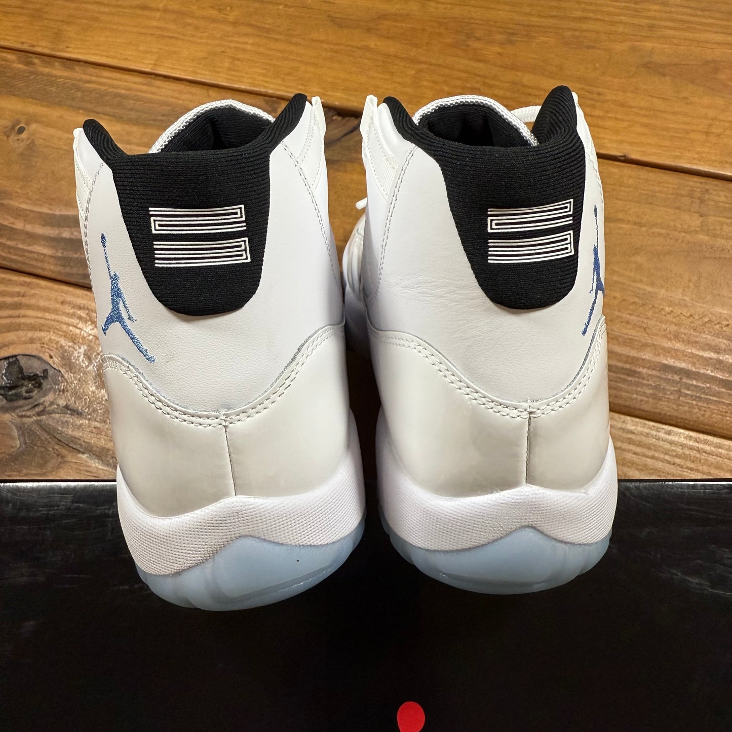 SIZE 9.5 - Jordan 11 Retro 'Columbia / Legend Blue' 2024 (Used)