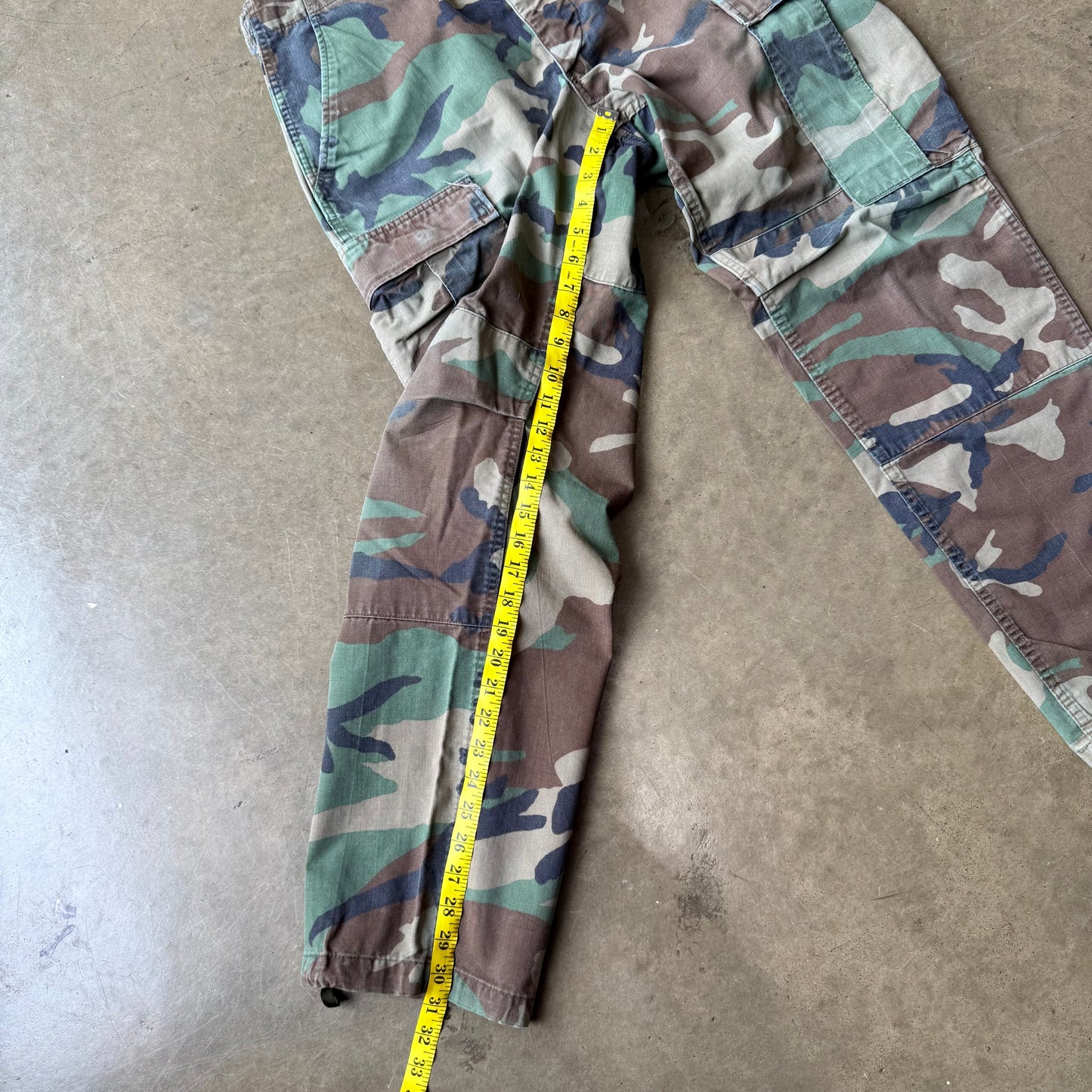 Size 32x30 - Vintage Camo Cargo Pants