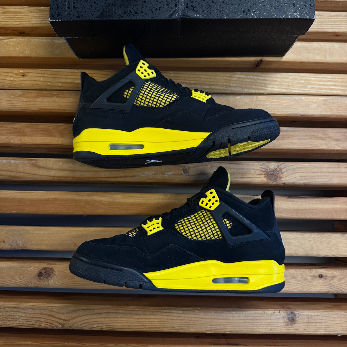 Jordan 4 Retro 'Thunder' 2023 (Used) - Size 10.5