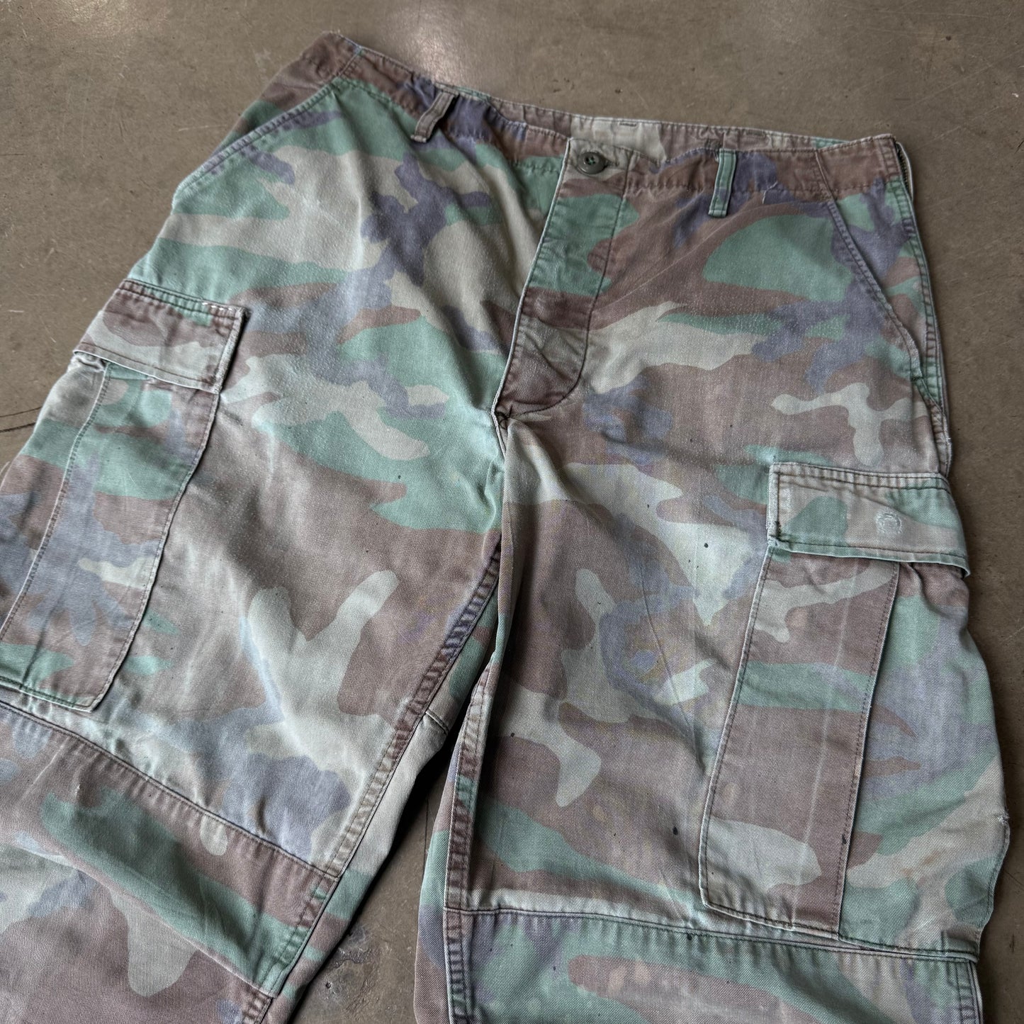 Size 34x33 - Vintage Camo Cargo Pants