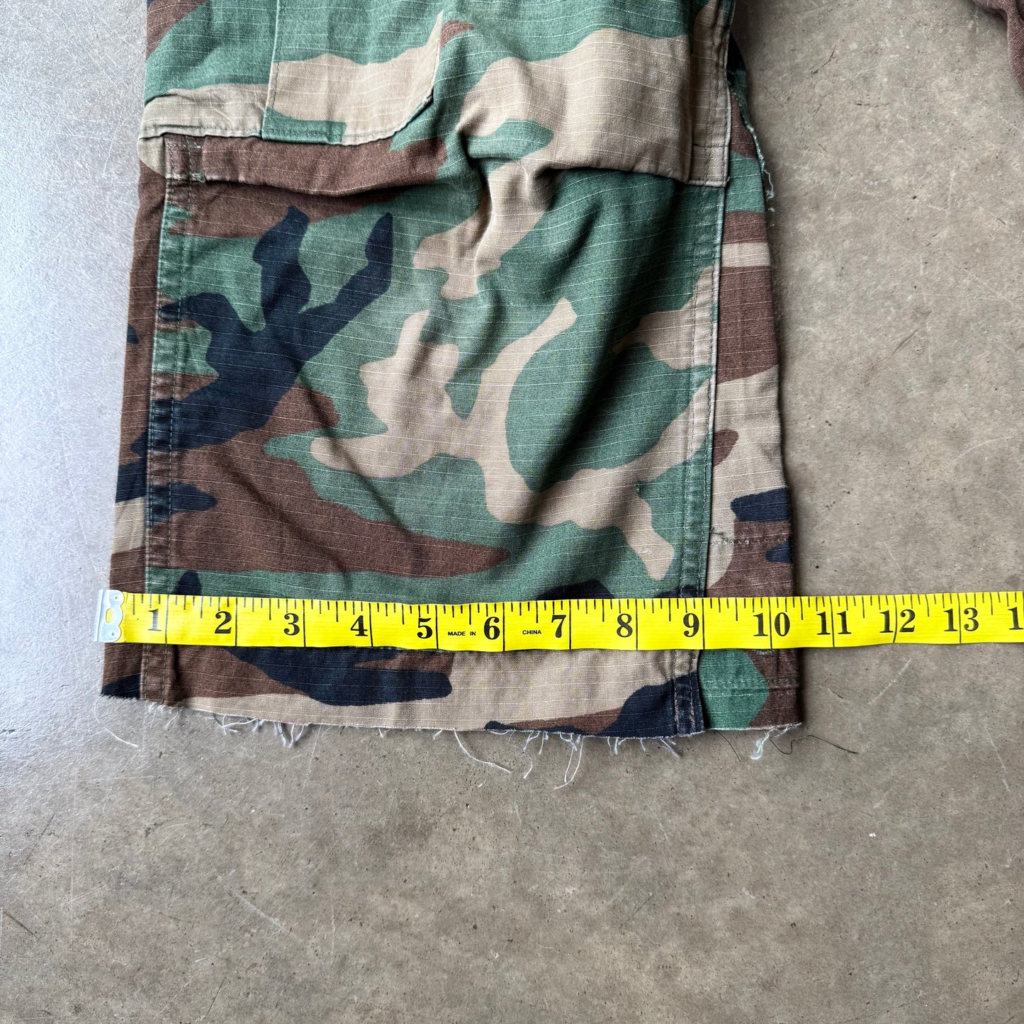 Size 30x19 Vintage Camo Long Short