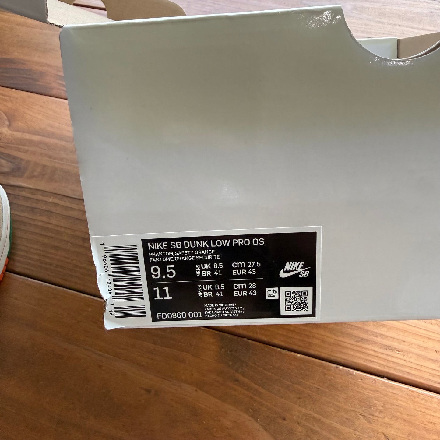 Größe 9,5 – Jarritos x Dunk Low SB (Gebraucht)