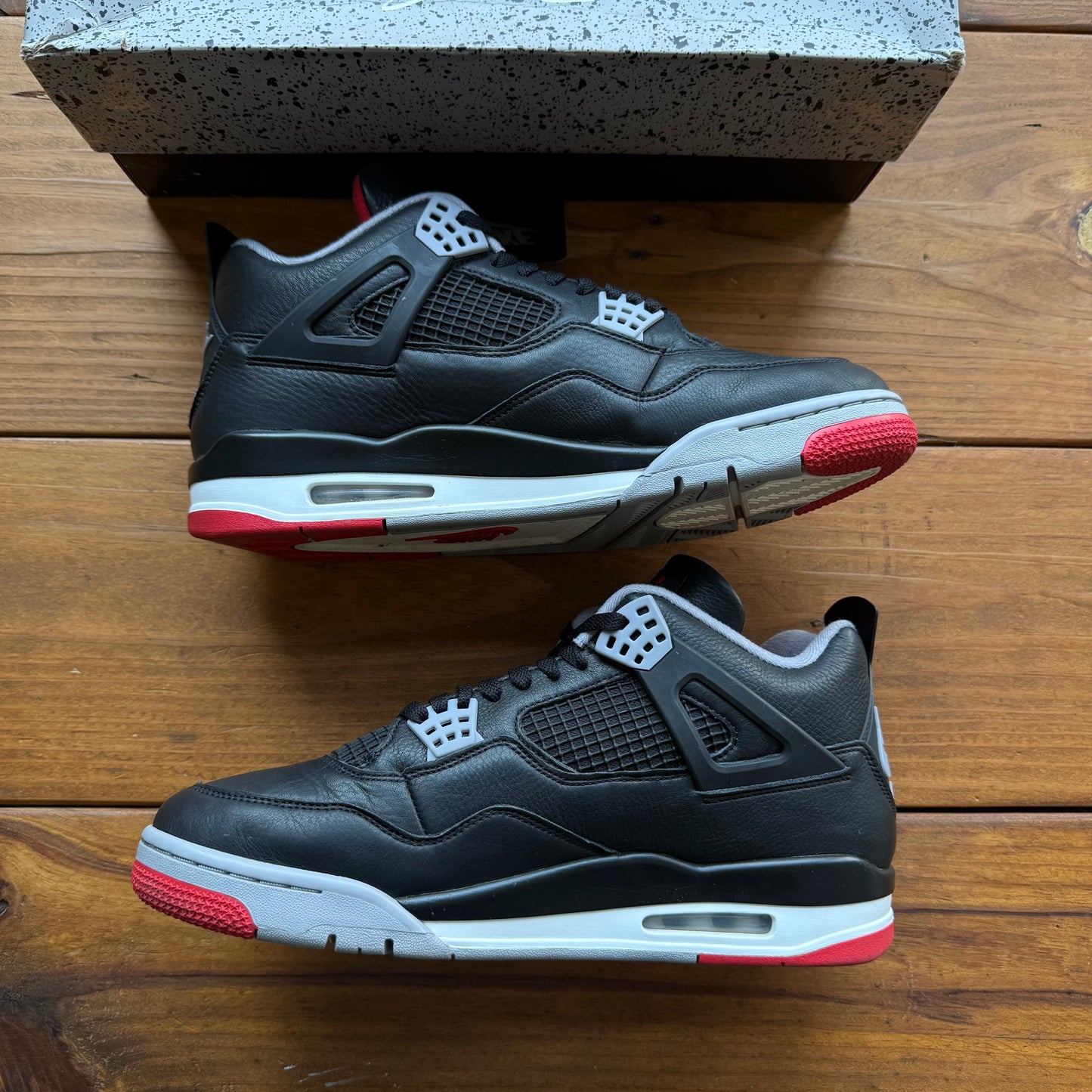 Größe 46 - Jordan 4 Retro 'Bred Reimagined' (Gebraucht)