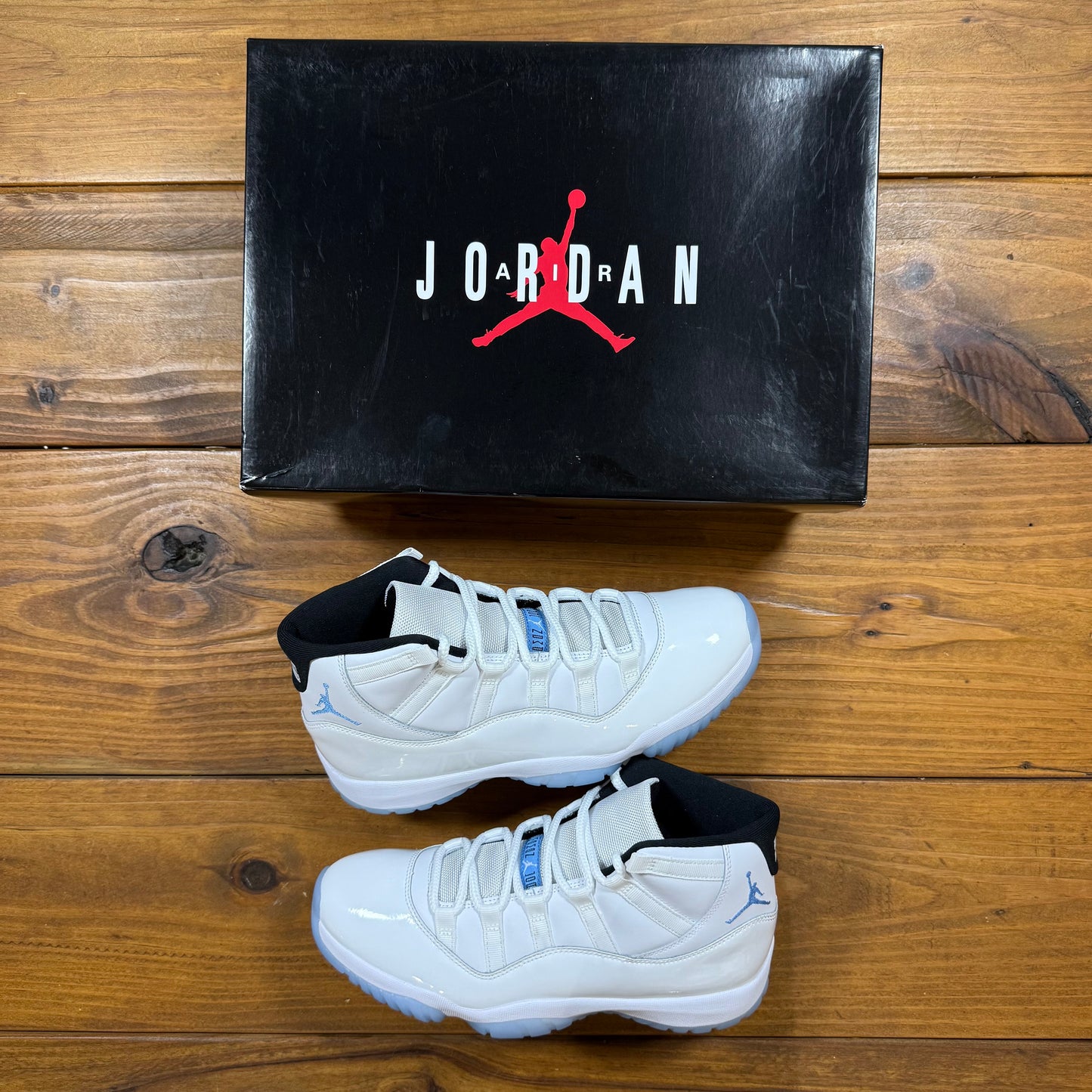 SIZE 9.5 - Jordan 11 Retro 'Columbia / Legend Blue' 2024 (Used)