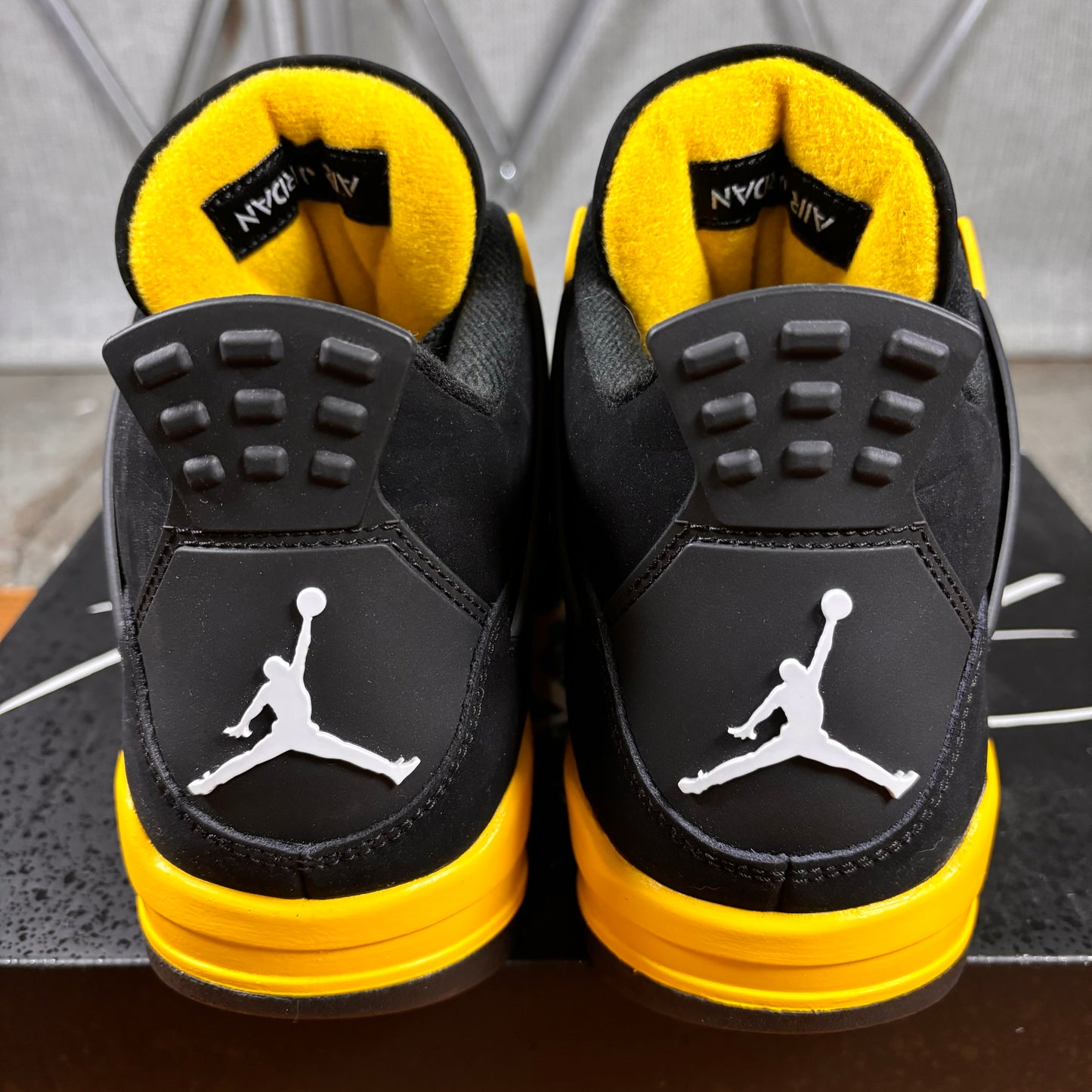 Jordan 4 Retro 'Thunder' 2023 (Used)