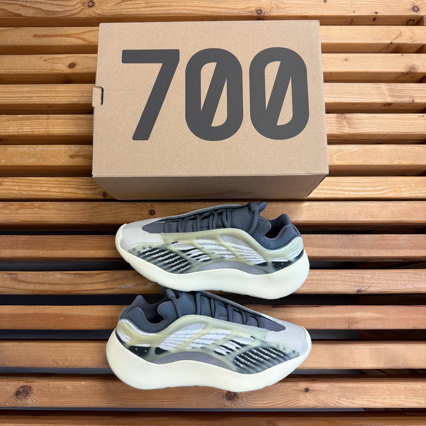 Size 9 - Men's Yeezy 700 V3 'Fade Salt' (Used)
