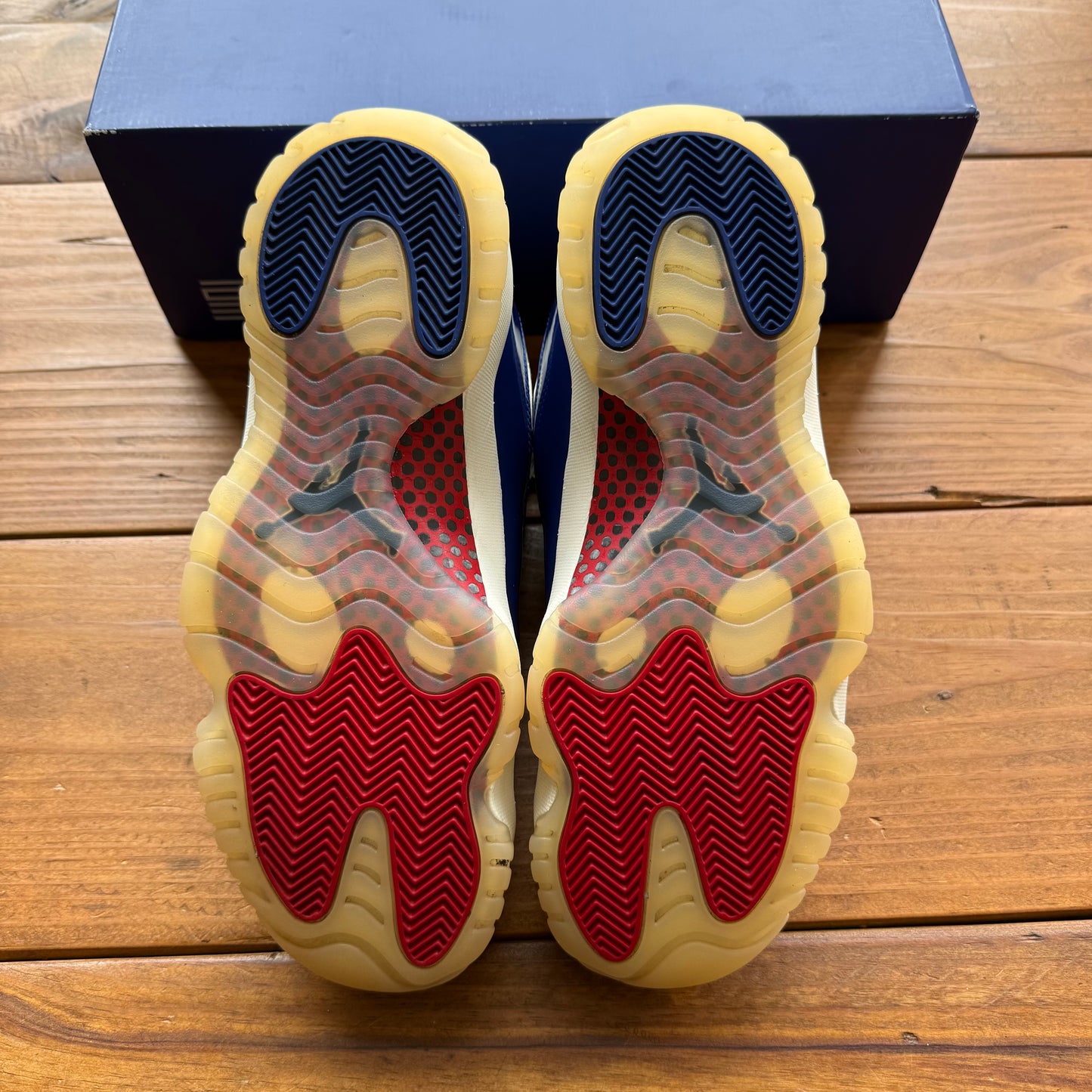 Talla 10.5 - Jordan 11 Retro 'Rare Air' (Usado)