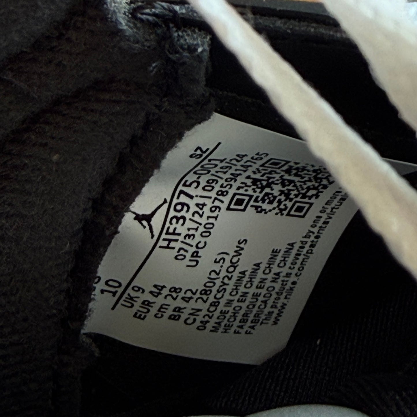 Talla 10 - Jordan 5 Retro OG 'Black Metallic Reimagined' (Usado)