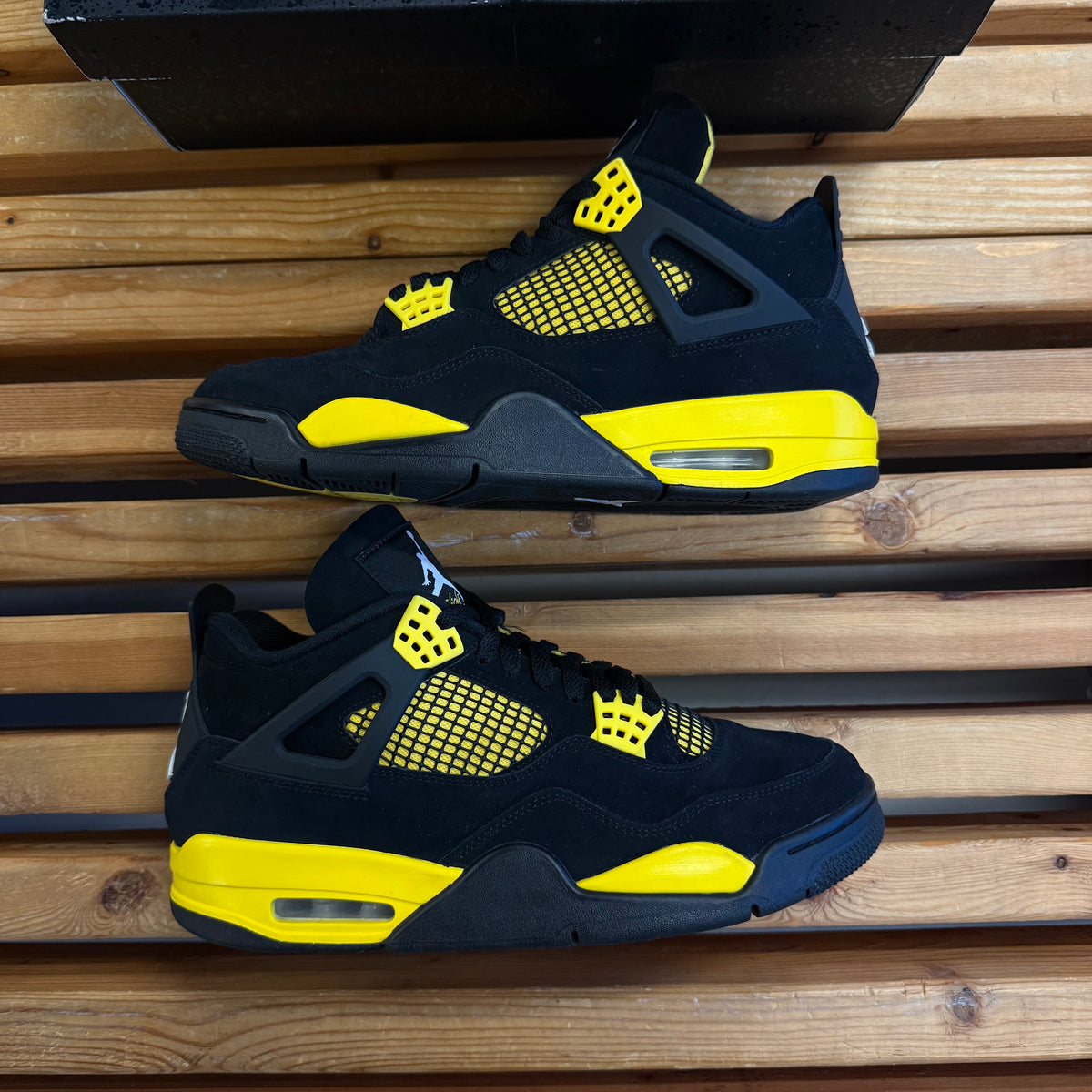 Jordan 4 Retro 'Thunder' 2023 (Used) - Size 10.5