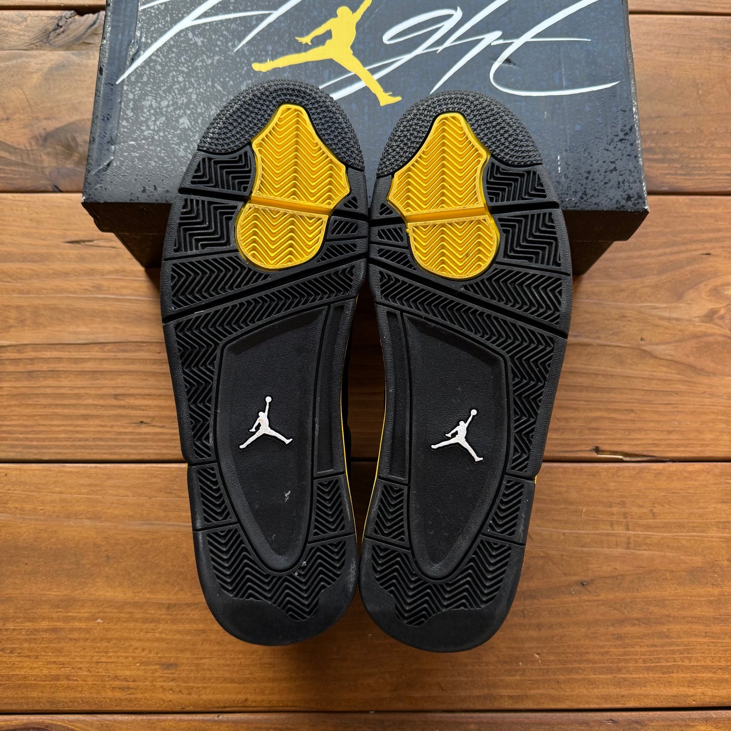 Talla 13 - Jordan 4 Retro 'Thunder' 2023 (Usado)