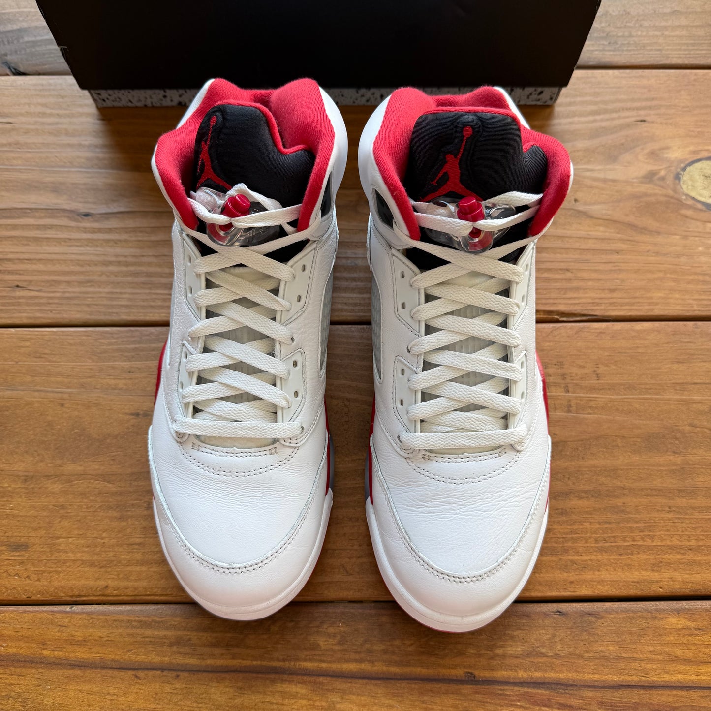 Größe 44.5 – Jordan 5 Retro 'Fire Red' 2025 (Gebraucht)