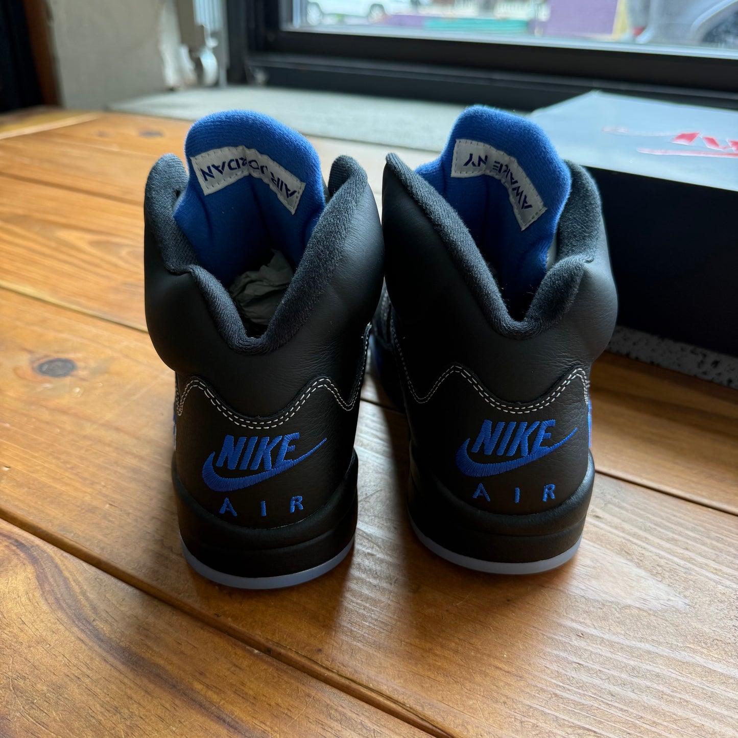 Talla 8.5 - Awake NY x Jordan 5 Retro 'Boro - Racer Blue' (Usado)