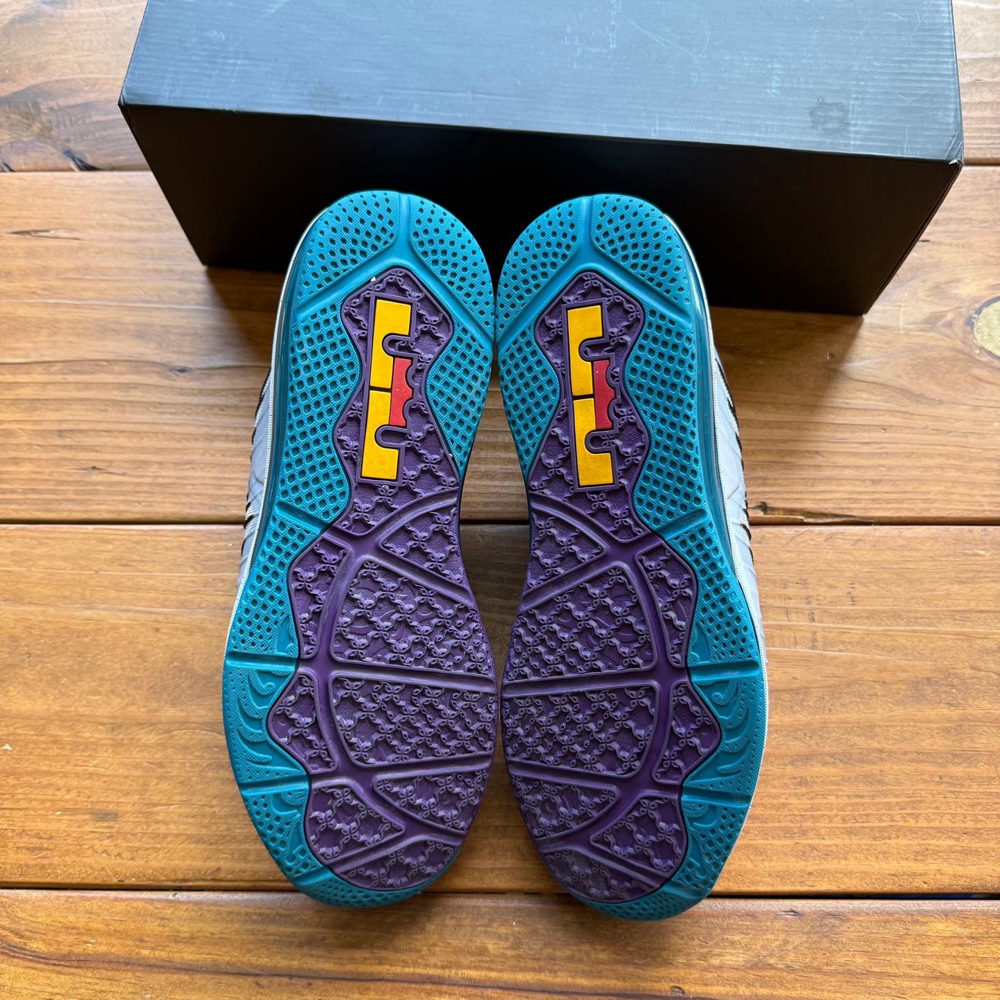 Size 10.5 - Air Max LeBron 10 Low 'Tropical Teal Platinum' (Used)