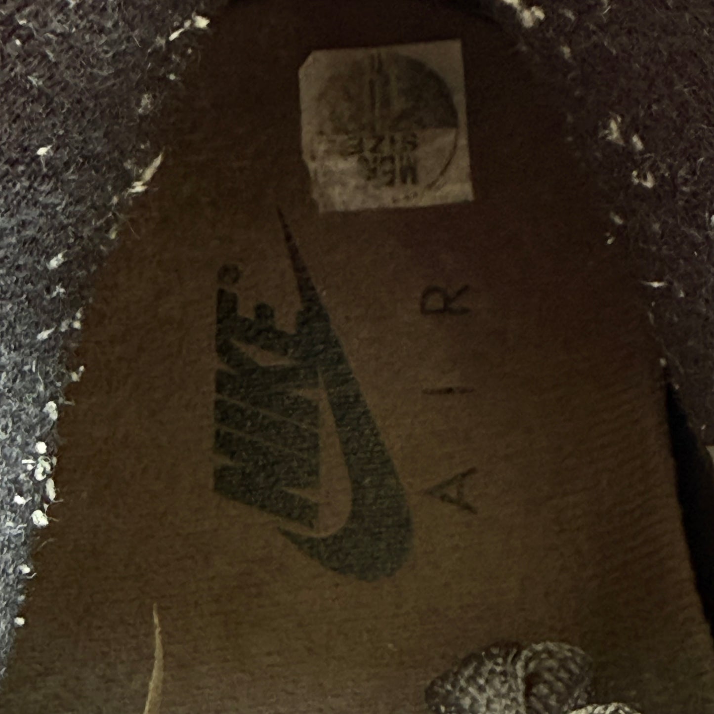 Talla 10 - Jordan 4 Retro 'Cave Stone' (Usado)