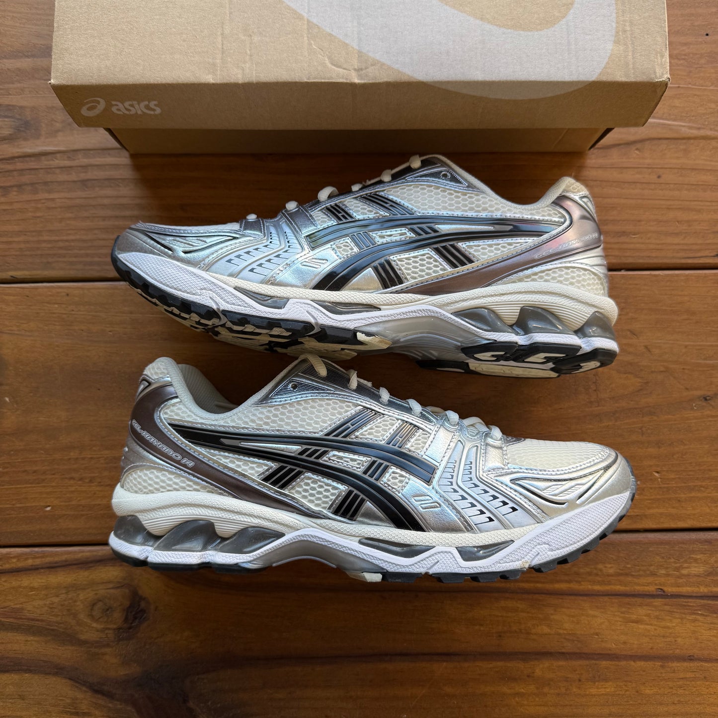 Talla 11.5 - Gel Kayano 14 'Silver Cream' (Usado)
