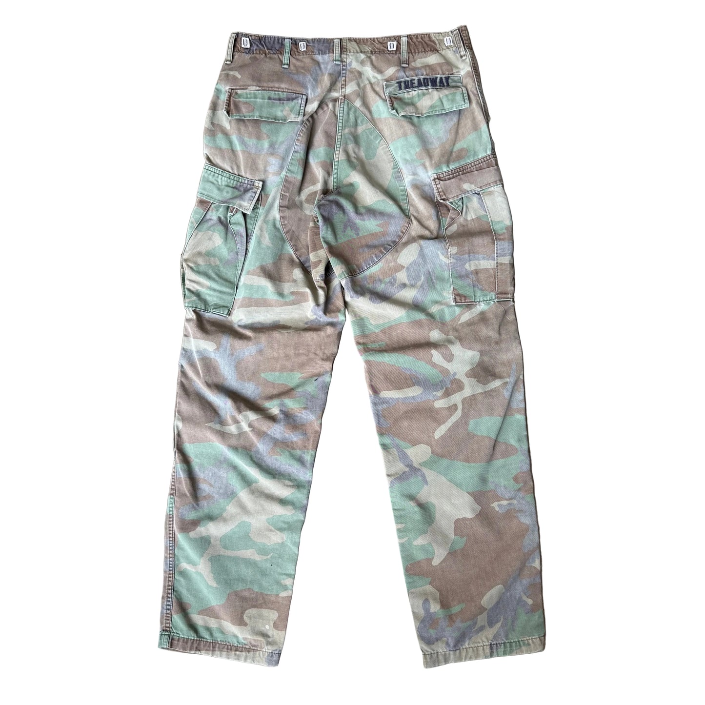 Size 34x33 - Vintage Camo Cargo Pants