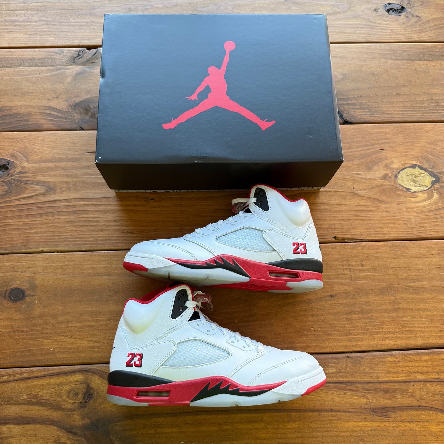 Größe 11.5 - Jordan 5 Retro 'Fire Red' 2025 (Gebraucht)