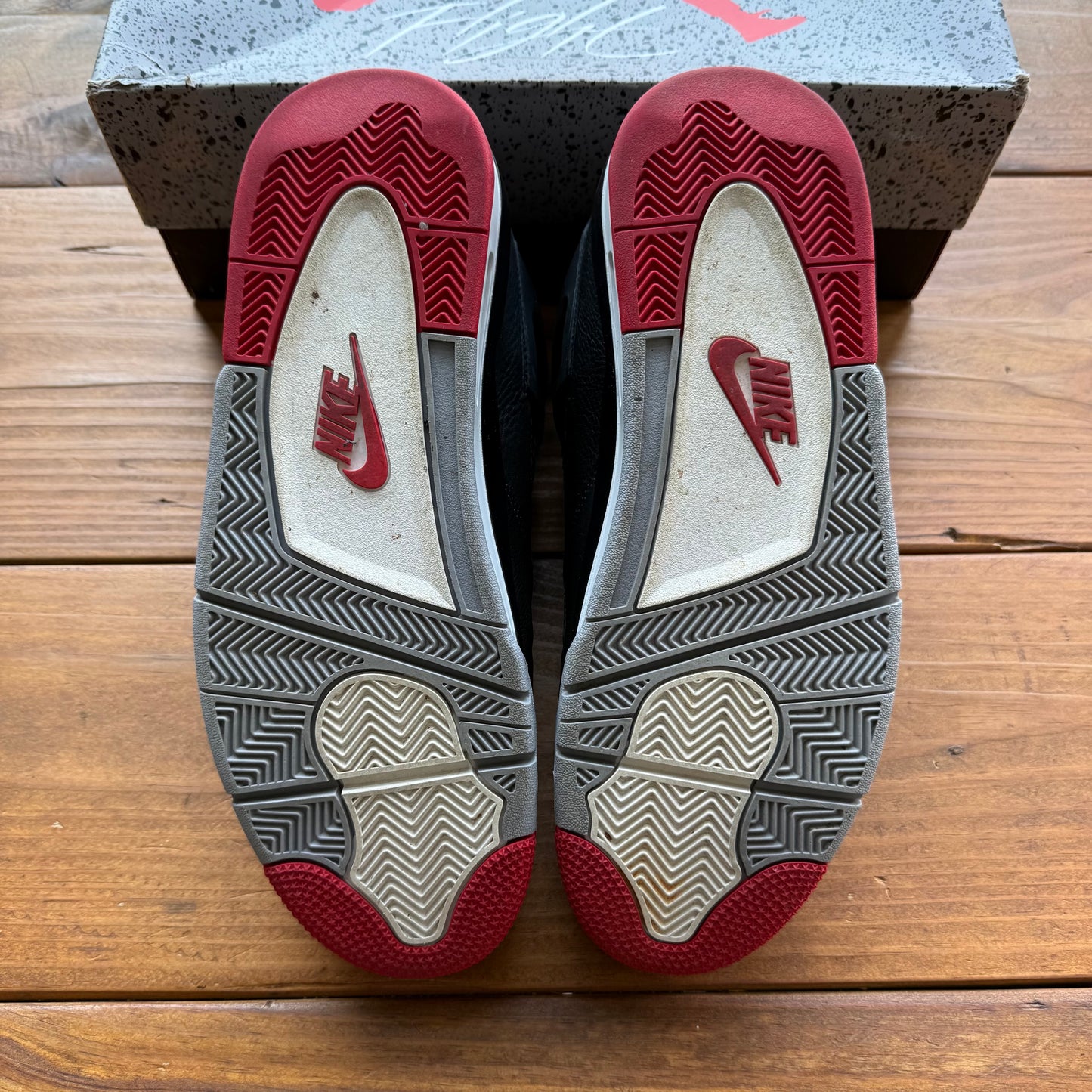 Größe 46 - Jordan 4 Retro 'Bred Reimagined' (Gebraucht)