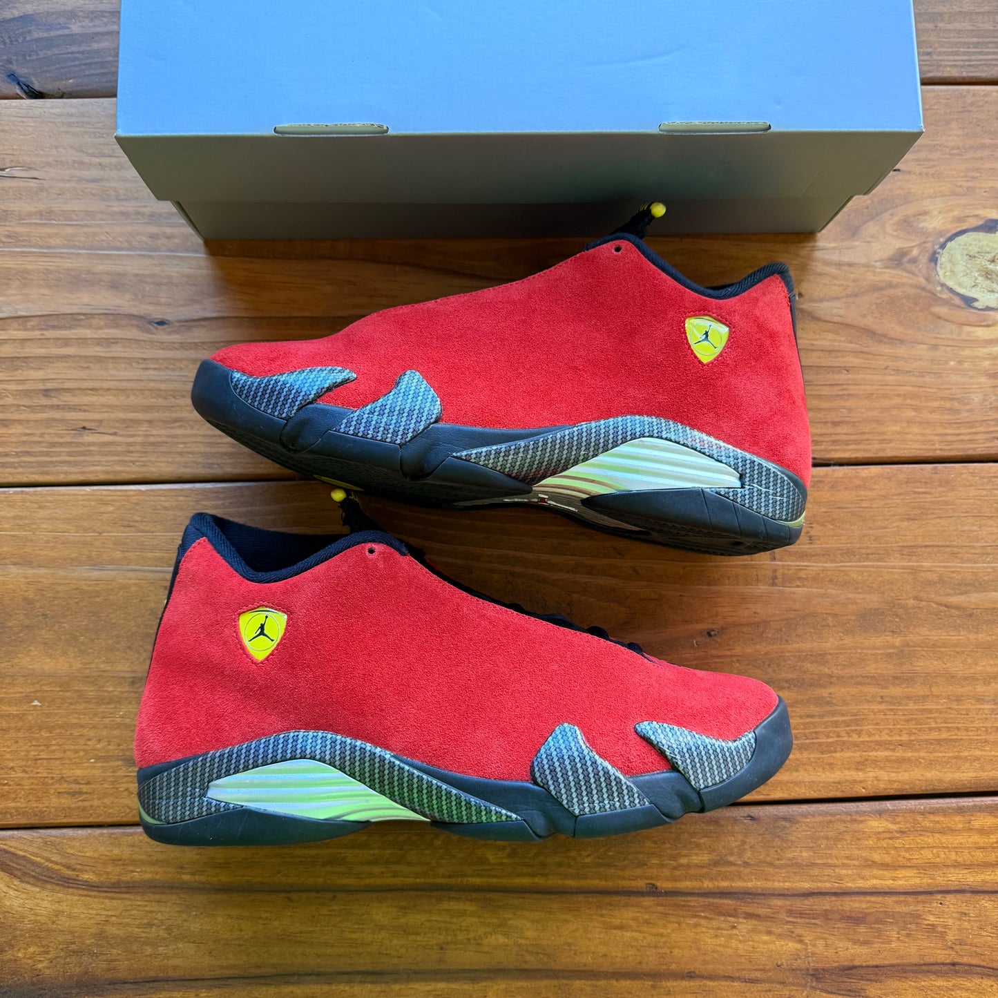 Größe 45,5 - Jordan 14 Retro 'Ferrari' 2025 (Gebraucht)