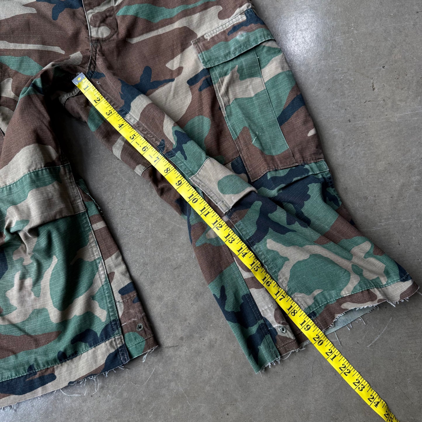 Size 30x19 Vintage Camo Long Short